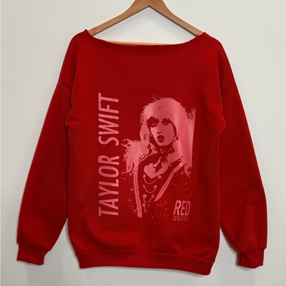 Taylor Swift The Eras Tour RED Taylor's Version Fleece Sweatshirt Size Large - Picture 4 of 9